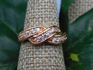 RING ROCK STONE LAPIDARY SPECIMEN