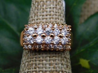 RING ROCK STONE LAPIDARY SPECIMEN