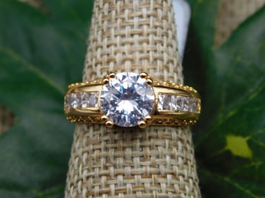 RING ROCK STONE LAPIDARY SPECIMEN