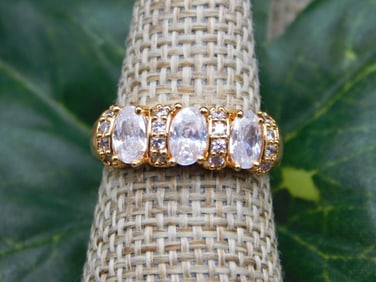 RING ROCK STONE LAPIDARY SPECIMEN