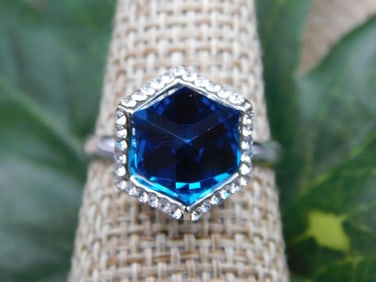 RING ROCK STONE LAPIDARY SPECIMEN