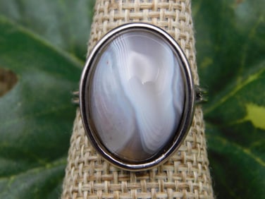 RING ROCK STONE LAPIDARY SPECIMEN