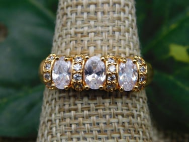 RING ROCK STONE LAPIDARY SPECIMEN