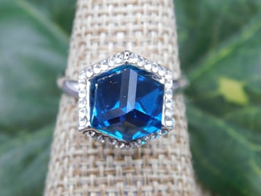 RING ROCK STONE LAPIDARY SPECIMEN