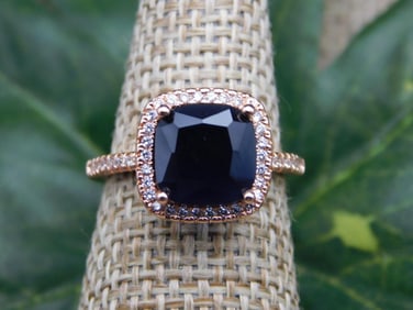 RING ROCK STONE LAPIDARY SPECIMEN