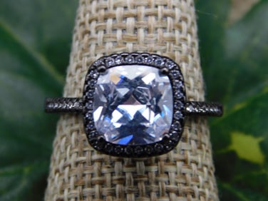 RING ROCK STONE LAPIDARY SPECIMEN