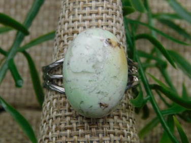 RING ROCK STONE LAPIDARY SPECIMEN