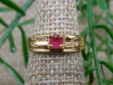 RING ROCK STONE LAPIDARY SPECIMEN