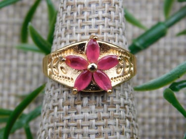 RING ROCK STONE LAPIDARY SPECIMEN