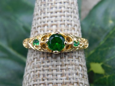 RING ROCK STONE LAPIDARY SPECIMEN