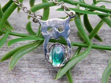 NECKLACE ROCK STONE LAPIDARY SPECIMEN