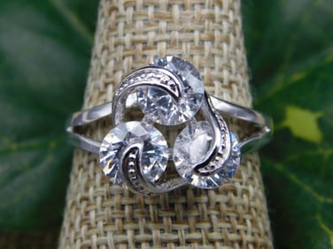 RING ROCK STONE LAPIDARY SPECIMEN