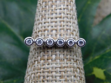 RING ROCK STONE LAPIDARY SPECIMEN