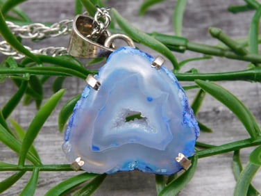 NECKLACE ROCK STONE LAPIDARY SPECIMEN