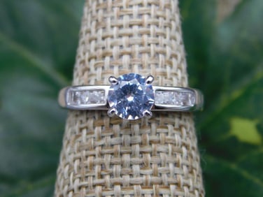 RING ROCK STONE LAPIDARY SPECIMEN