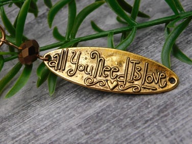 NECKLACE ROCK STONE LAPIDARY SPECIMEN