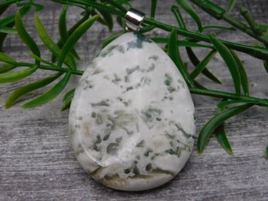 PENDANT ROCK STONE LAPIDARY SPECIMEN