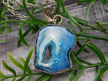 NECKLACE ROCK STONE LAPIDARY SPECIMEN