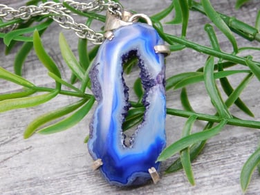 NECKLACE ROCK STONE LAPIDARY SPECIMEN