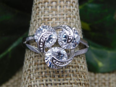 RING ROCK STONE LAPIDARY SPECIMEN