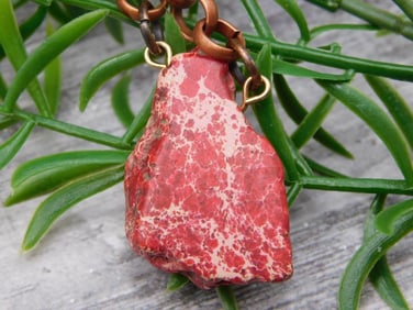 NECKLACE ROCK STONE LAPIDARY SPECIMEN