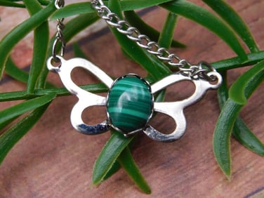 NECKLACE ROCK STONE LAPIDARY SPECIMEN