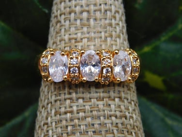 RING ROCK STONE LAPIDARY SPECIMEN