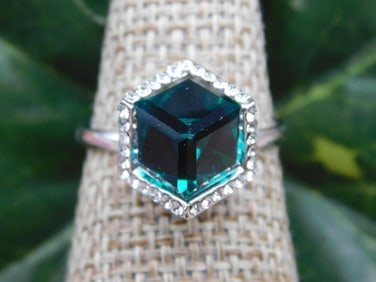 RING ROCK STONE LAPIDARY SPECIMEN