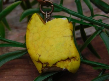 NECKLACE ROCK STONE LAPIDARY SPECIMEN