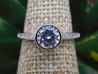 RING ROCK STONE LAPIDARY SPECIMEN