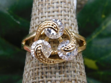 RING ROCK STONE LAPIDARY SPECIMEN