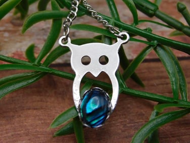 NECKLACE ROCK STONE LAPIDARY SPECIMEN