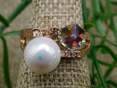 RING ROCK STONE LAPIDARY SPECIMEN