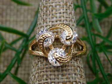 RING ROCK STONE LAPIDARY SPECIMEN