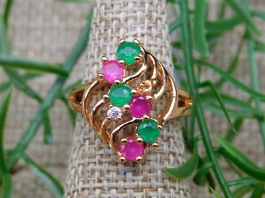 RING ROCK STONE LAPIDARY SPECIMEN