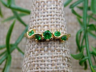 RING ROCK STONE LAPIDARY SPECIMEN