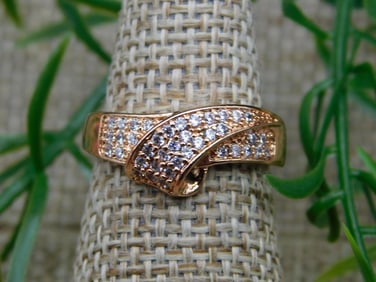 RING ROCK STONE LAPIDARY SPECIMEN