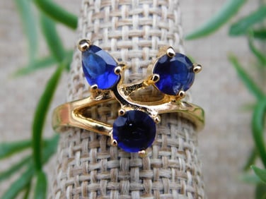 RING ROCK STONE LAPIDARY SPECIMEN