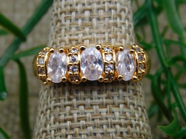 RING ROCK STONE LAPIDARY SPECIMEN