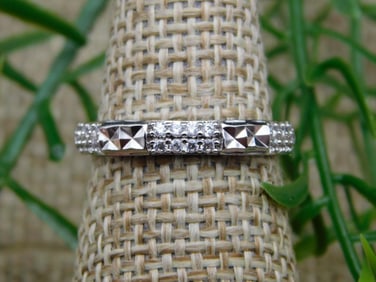 RING ROCK STONE LAPIDARY SPECIMEN