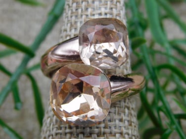 RING ROCK STONE LAPIDARY SPECIMEN