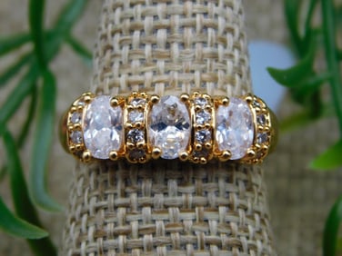 RING ROCK STONE LAPIDARY SPECIMEN