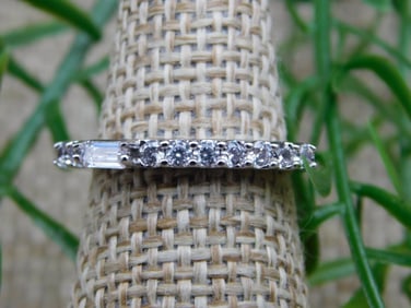 RING ROCK STONE LAPIDARY SPECIMEN