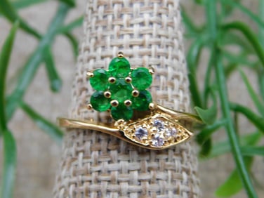 RING ROCK STONE LAPIDARY SPECIMEN