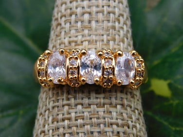 RING ROCK STONE LAPIDARY SPECIMEN