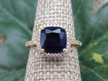 RING ROCK STONE LAPIDARY SPECIMEN