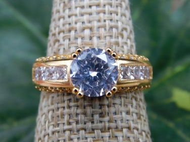 RING ROCK STONE LAPIDARY SPECIMEN