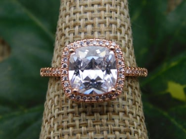 RING ROCK STONE LAPIDARY SPECIMEN