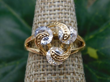 RING ROCK STONE LAPIDARY SPECIMEN