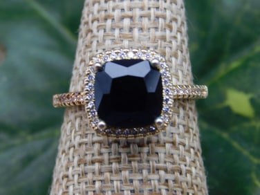 RING ROCK STONE LAPIDARY SPECIMEN